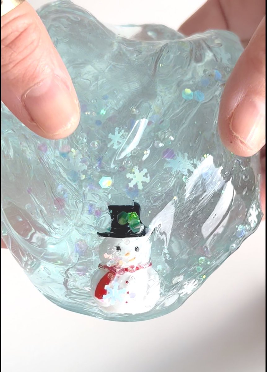 gslimesofficial's tweet image. Frosty’s Snow Globe is in this week’s slime drop! #gslimes #clearslime #sparkleslime #stretchyslime #iloveslime