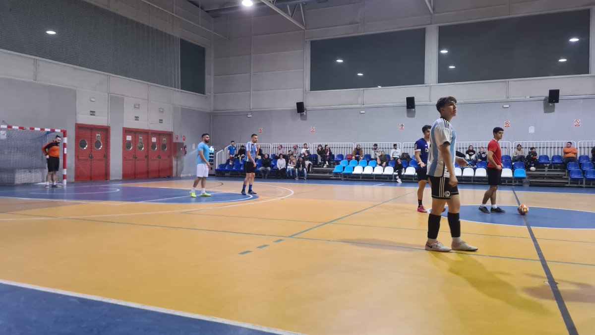 AstonBirraCFS's tweet photo. Empate a 5 ante los líderes.

Muy buen partido de todos. Trabajazo tanto a nivel individual como de equipo.

La semana que viene a por la Copa.

Goleadores 
⚽⚽ Torets 
⚽⚽ @Sergio10rm 
⚽ Abel

#VamosASTON 🦁🦁 https://t.co/OxhzoLhMzW