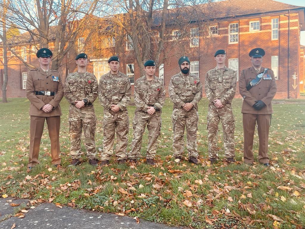 On the eve of Remembrance Sunday, 5 more Riflemen passed their Phase 1 training at Grantham and will join G Company in #WestHam. Welcome to the Rifles!

If you want to join our team, follow this link: 
army.mod.uk/who-we-are/cor…

#WeAreRiflemen