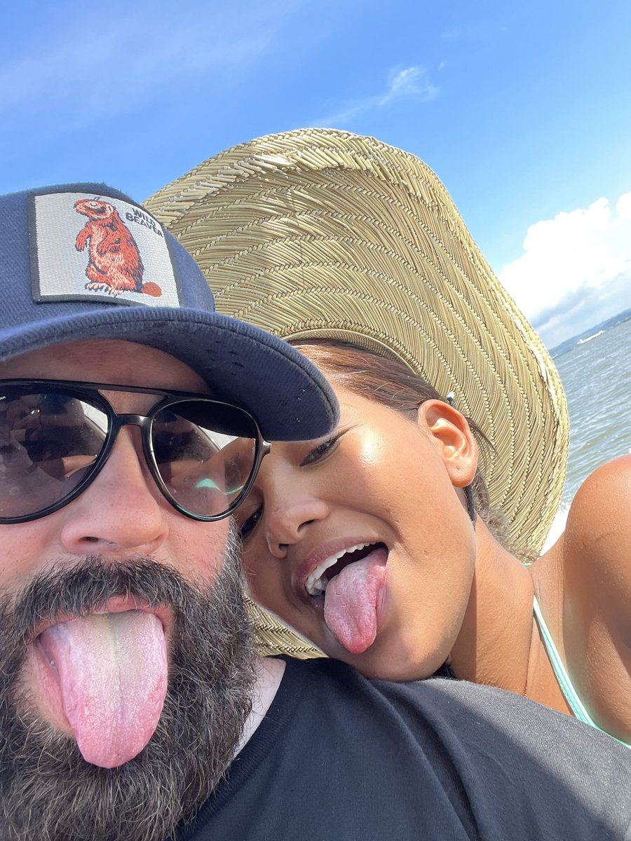 BigLarryBabyArm's tweet photo. Live look in from the Captain! Yes I care about nature #teambeaver #teamelephants #teammonkeys #teambeach https://t.co/7PDjUe0cuz
