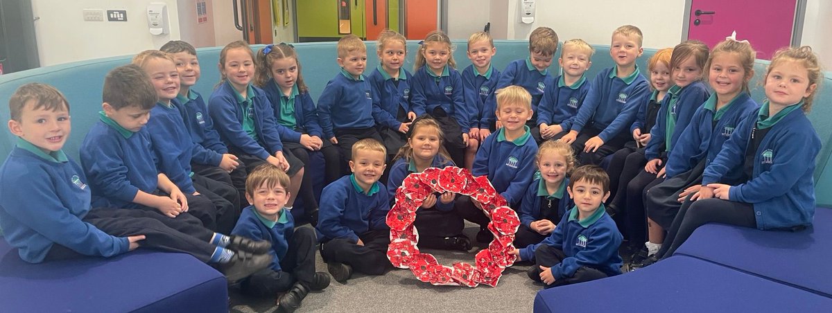 Mae Dosbarth Llygad y Dydd wedi bod yn brysur yn creu torch Pabi coch yn barod ar gyfer Sul y Cofio. ~ Reception have been busy creating a Poppy wreath ready for Rememberance Sunday . <a href="/missbwilliams2/">Miss B Williams</a> 🏵🔴