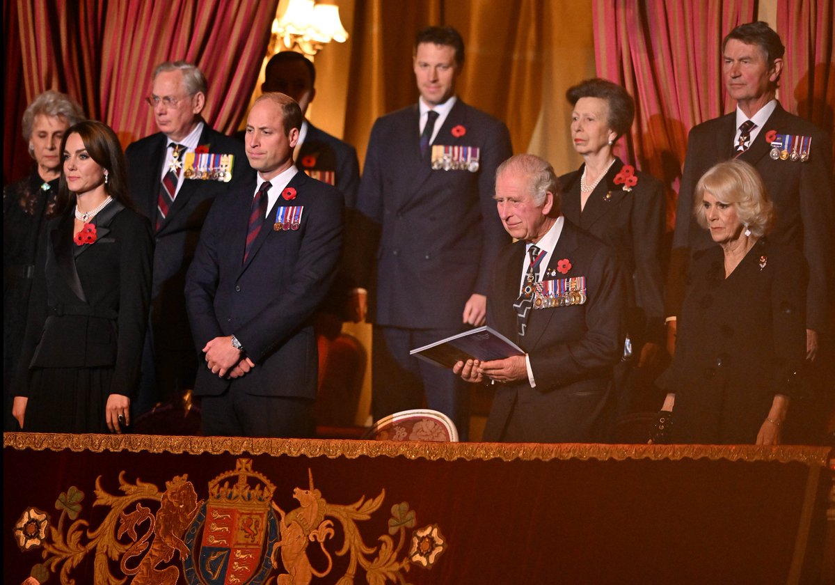 PoppyLegion's tweet photo. His Majesty The King arrives at the @RoyalAlbertHall with Her Majesty The Queen Consort and other members of the @RoyalFamily. 
#FestivalOfRemembrance https://t.co/OpYGSLHkSL