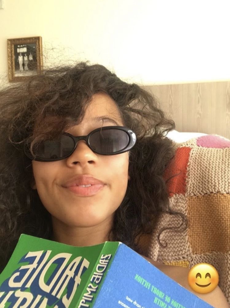 lovasaolvidars's tweet photo. pretty people pick up books. https://t.co/R5IdG3ZWSH