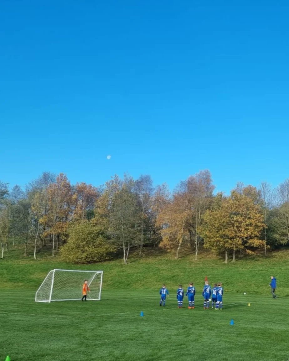 TomandJack18's tweet photo. Winning the ball back in midfield before an excellent pass...what vision. #Football #footballforall #soccer #SoccerSaturday https://t.co/dcw6RHIv0a