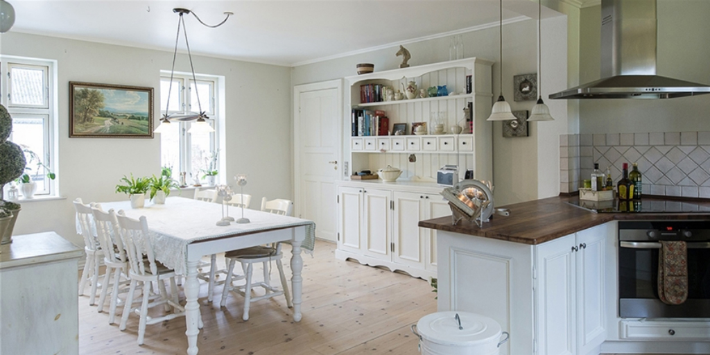 The Scandinavian #design style is a very popular style right now. What do you need to create your own "scandi" #design? bit.ly/2v0dotZ