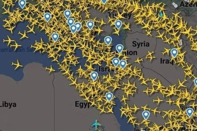 martha_majestic's tweet photo. @ljd216 The corrupt leeches swarmed in on the wings of 400 private jets!
#Bowan wants to bring this wasteful show into Australia
#COP27 https://t.co/Z0k1ZoOuyG