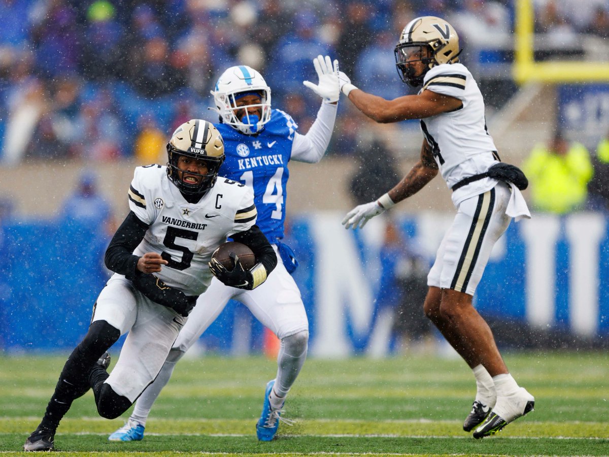 I Demand People To Be Fired From Kentucky Football And An Apology After The Most Pathetic Showing In School History (via <a href="/BarstoolReags/">Bobby Reagan</a>) barstoolsports.com/blog/3444065/i…