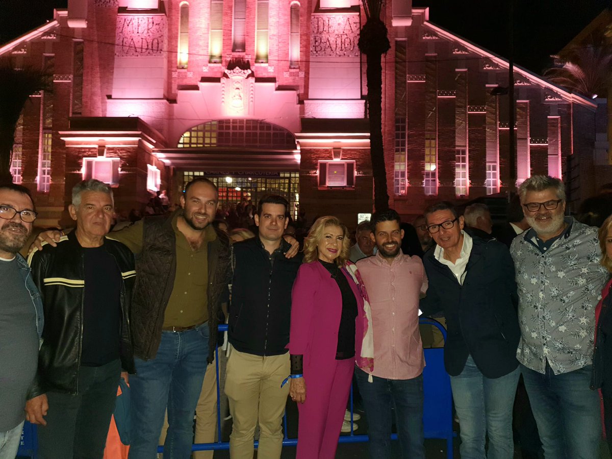 Cs_Alicante's tweet photo. Rosa Menor y José Luis Berenguer junto  a representantes del comercio de Alicante en el video mapping conmemorativo de los 100 años del Mercado Central de Alicante.

#LiberalesAlicante https://t.co/1PtvhAQc6E