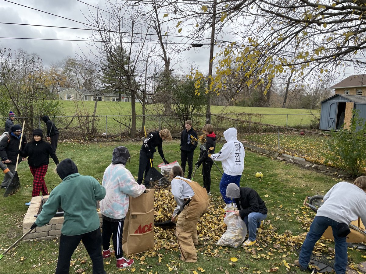 Grantwrestling1's tweet image. Thank you to The Mendez Family for your support of Grant Wrestling! #RakeADifference