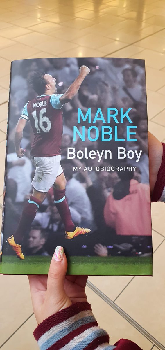SophielouWhu's tweet photo. Great to see you again today, @Noble16Mark ! Thank you for signing my book ⚒ #MN16 https://t.co/jSEg7cYXbb