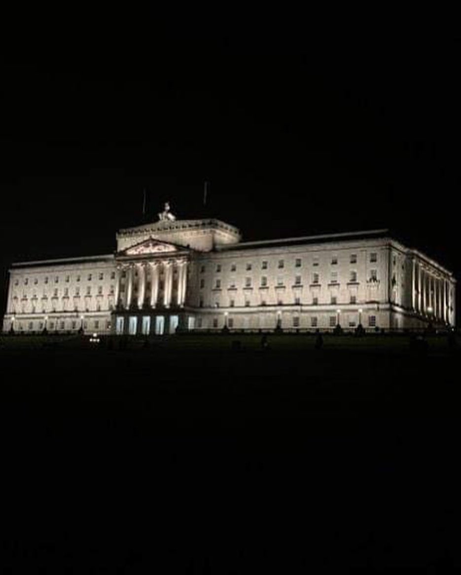 UTU President, Louise Creelman, completed The Glow Walk for @AutismNIPAPA at Stormont earlier this evening. 

#glowwalk2022 #glowwalk #autismni #autismawareness #ulsterteachersunion