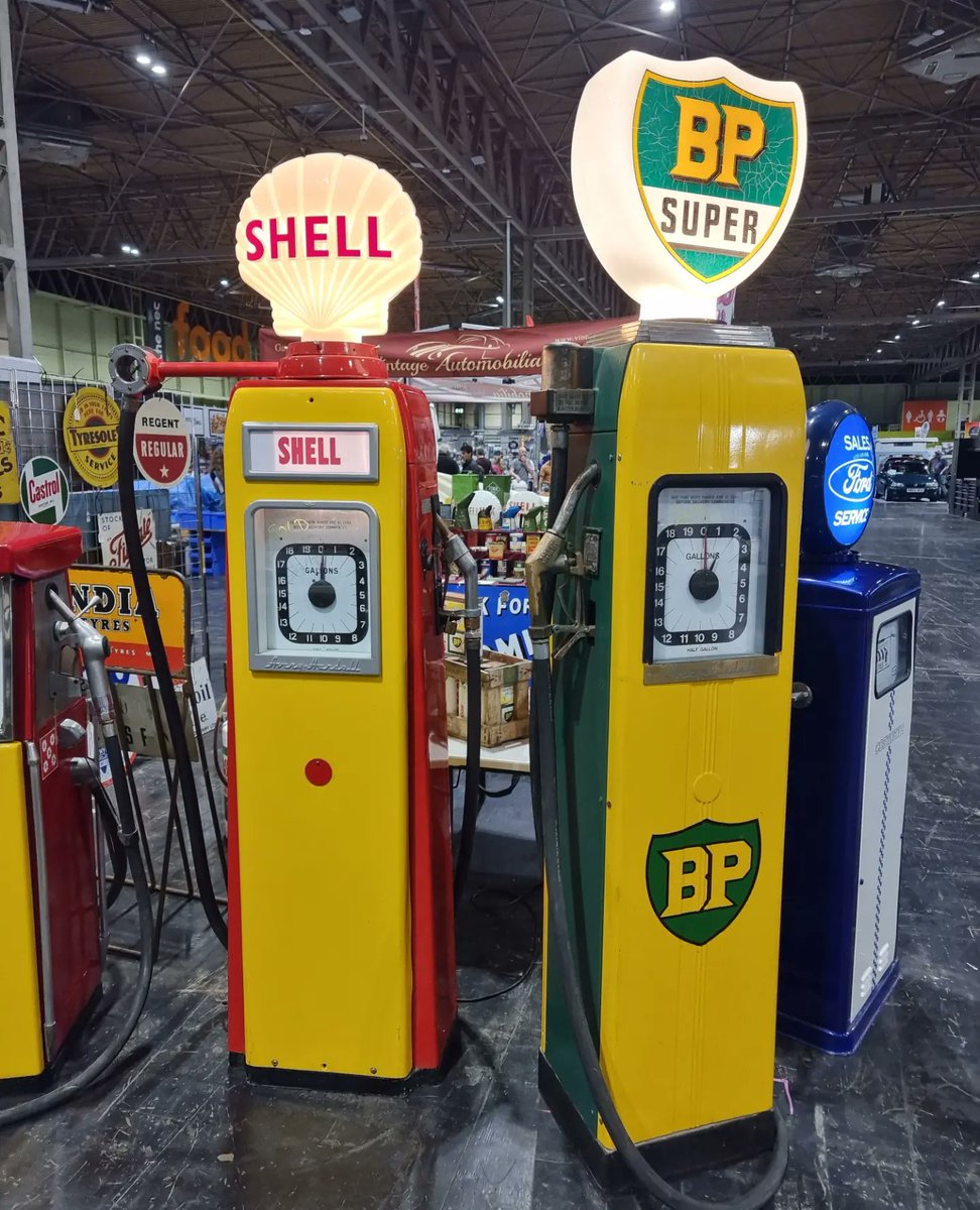 Avery pumps sold and staying as a pair! Off to Norfolk soon to a delighted new owner. #petrolpump #averyhardoll #vintageautomobilia #automobiliahunters