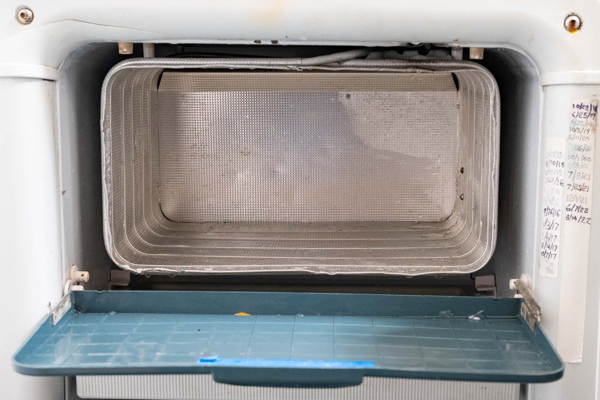 D Day 2022 ( Defrost day )
Time again for my 1954 Norge to be defrosted.
Easy with a 600 watt 1962 Osrow Infra-Red Defroster.
Pop in the defroster, close the door and wait about 40 minutes.
Remove the chunks of ice, dump the tray and dry it out.
Zippidy do - Bob's your uncle.