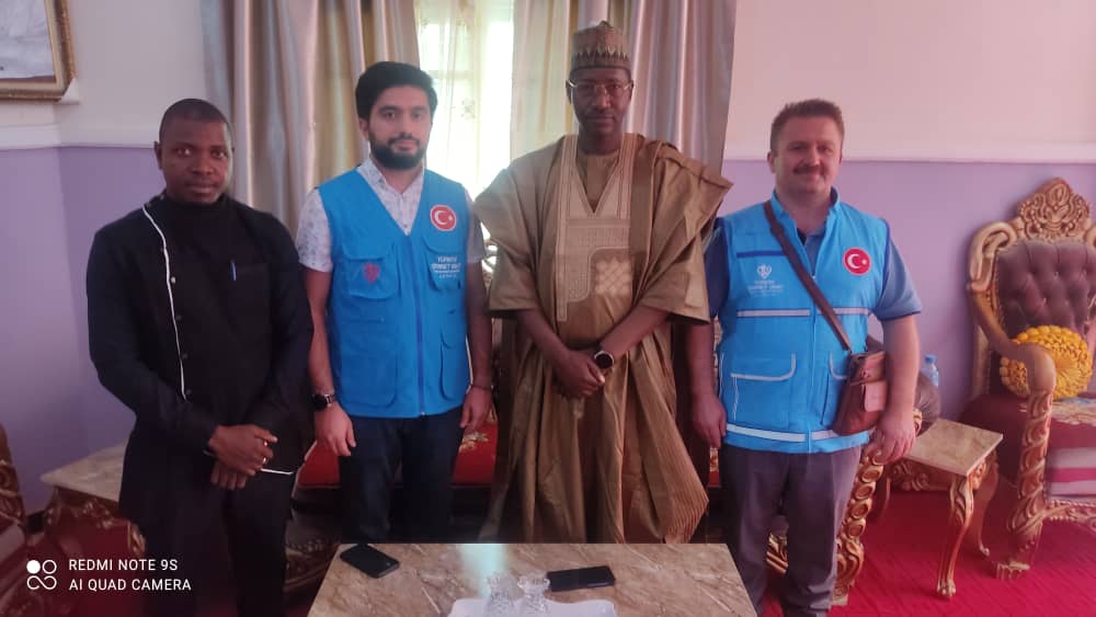 SADENNIGER's tweet photo. Une delegation de l'ONG #SADENNIGER accompagné de leur partenaire de @DiyanetVakfi  ont rendu une visite de courtoisie au  Gouverneur de la région de #Zinder Mr Laouali Amadou Madougou ce 11 Novembre 2022 dans le cadre des ceremonies de reception de plusieurs forages à... https://t.co/UdV0NLIP3g