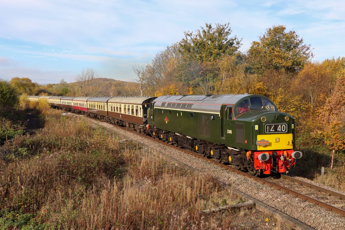 D345 (40145) is seen approaching Heaton Lodge East Junction working Pathfinder Tours 'The Whistling Geordie' 1Z40 07:01 Burton-on-Trent to Newcastle on the 12th November 2022. Flickr :- flic.kr/p/2nYJZed @cfpsnews @PathfinderTours
