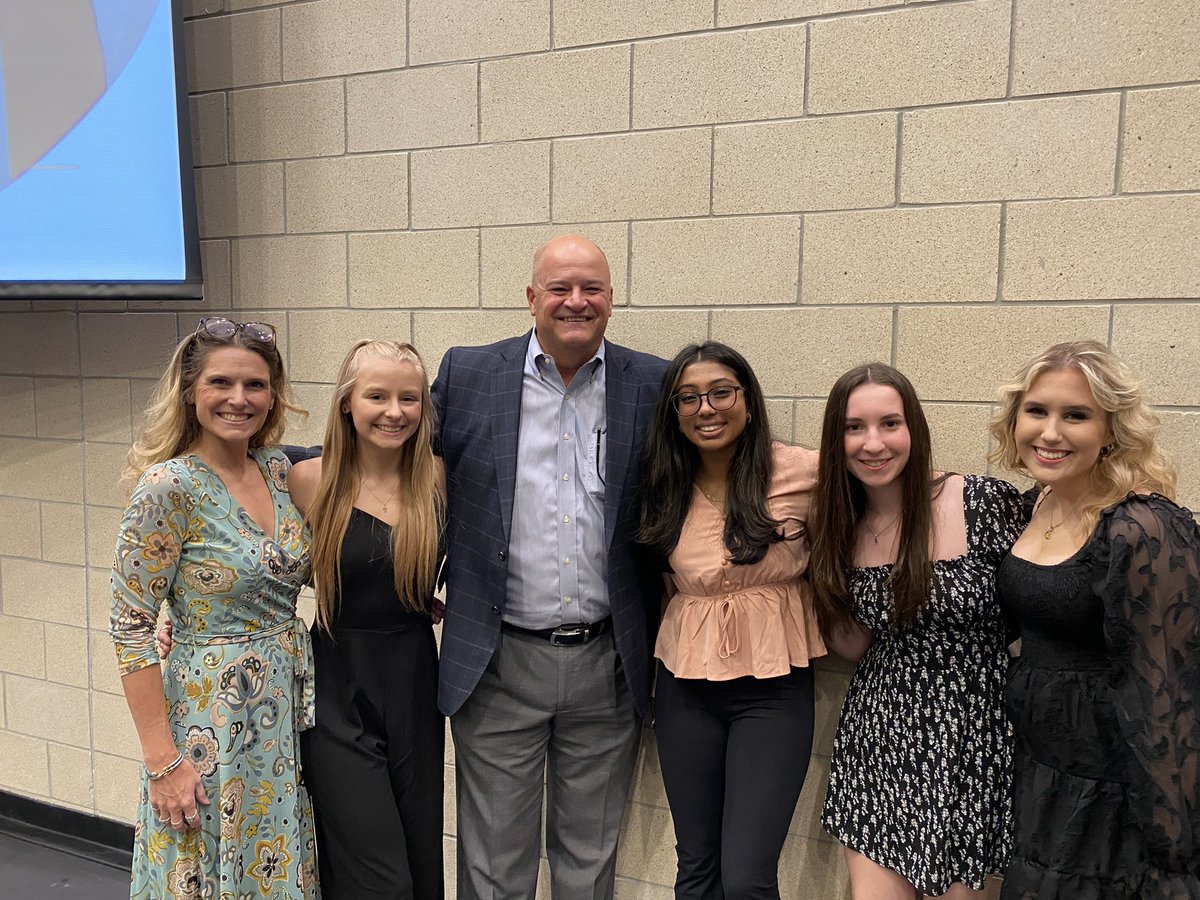 underwood89's tweet photo. Honoring 300+ new inductees to @BridgelandCFISD @BhsMu Math Honor Society today! Thank you to @SuptMarkHenry  for joining our Bears for this event! Thanks to Mrs Smith for all she does! @BridgelandMath https://t.co/MOfC87dO64