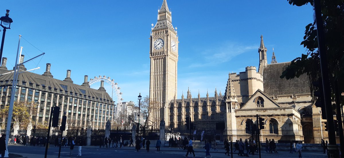 Today, while I was starting my #londonguidedwalks 'Découvrir Londres et Comprendre les Anglais en un tour', I heard Big Ben chiming. It was so great!!

Tomorrow, it will be its official come back after years of conservation works

#bigben #bigbenisback  #London #Londres