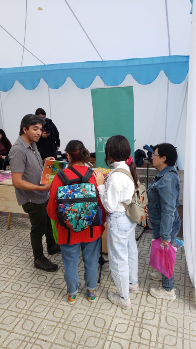 ExploraMaule's tweet photo. 📗Hoy estamos en la Feria del Libro Infantil y Juvenil de #Talca #FILIT de @EXT_UCM 🙌 con nuestros libros de divulgación científica y material gráfico de #RecreoExplora
🦕Te esperamos en nuestro stand con #Cubios y juegos de realidad aumentada 📱 https://t.co/9oGw4CLFIP