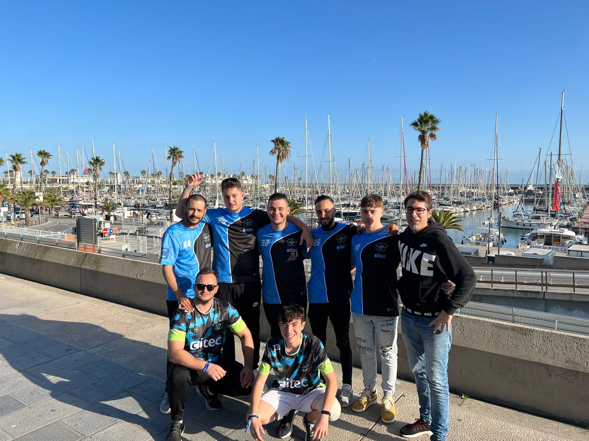 jordiunocinco's tweet photo. Hoy hemos estado en la clasificación de la esports city league, donde con un tiempo de 1:53.724 CREO que quedo en P4 del evento, muy contento de volver a ver a los compañeros y amigos de la comunidad, donde se me ha colado en la foto el campeón de Catalunya @Scoobyjr_14! 🤣 https://t.co/edPAUIK94S
