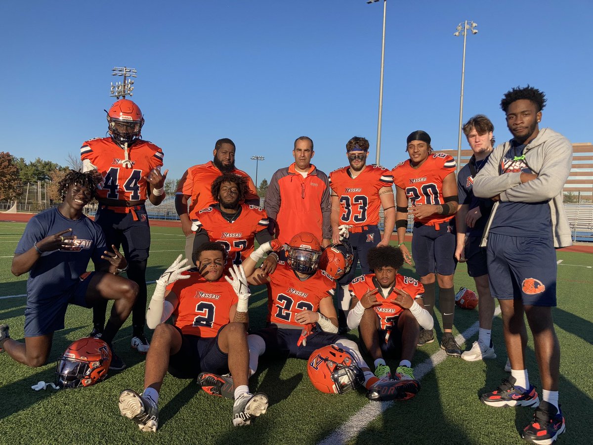 Best LB  room in the country! <a href="/CoachRut03/">Mark Rutledge</a>