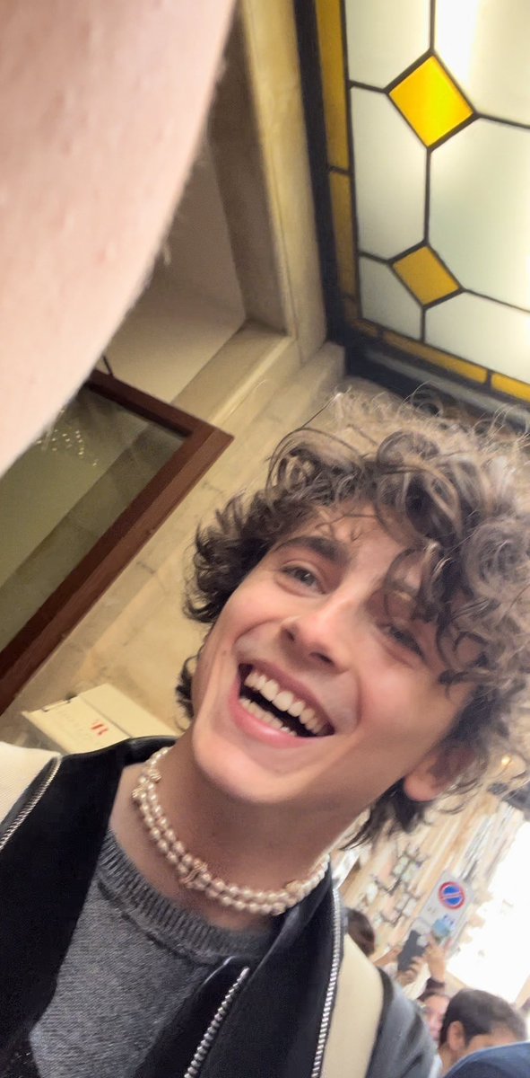 Timmy looked at me in that wayyyyyyyyyyyyyyy #timothéechalamet #bonesandall #LucaGuadagnino #taylorrussell