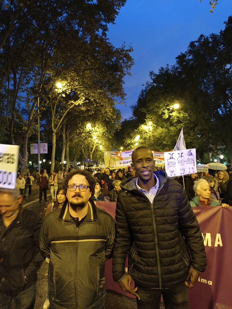 PODEMOS's tweet photo. 🌍 Ante el cambio climático es necesario tomar medidas urgentes. Hoy, también nos hemos manifestado por la #JusticiaClimática. 
No hay planeta B. https://t.co/n2zXnUie65