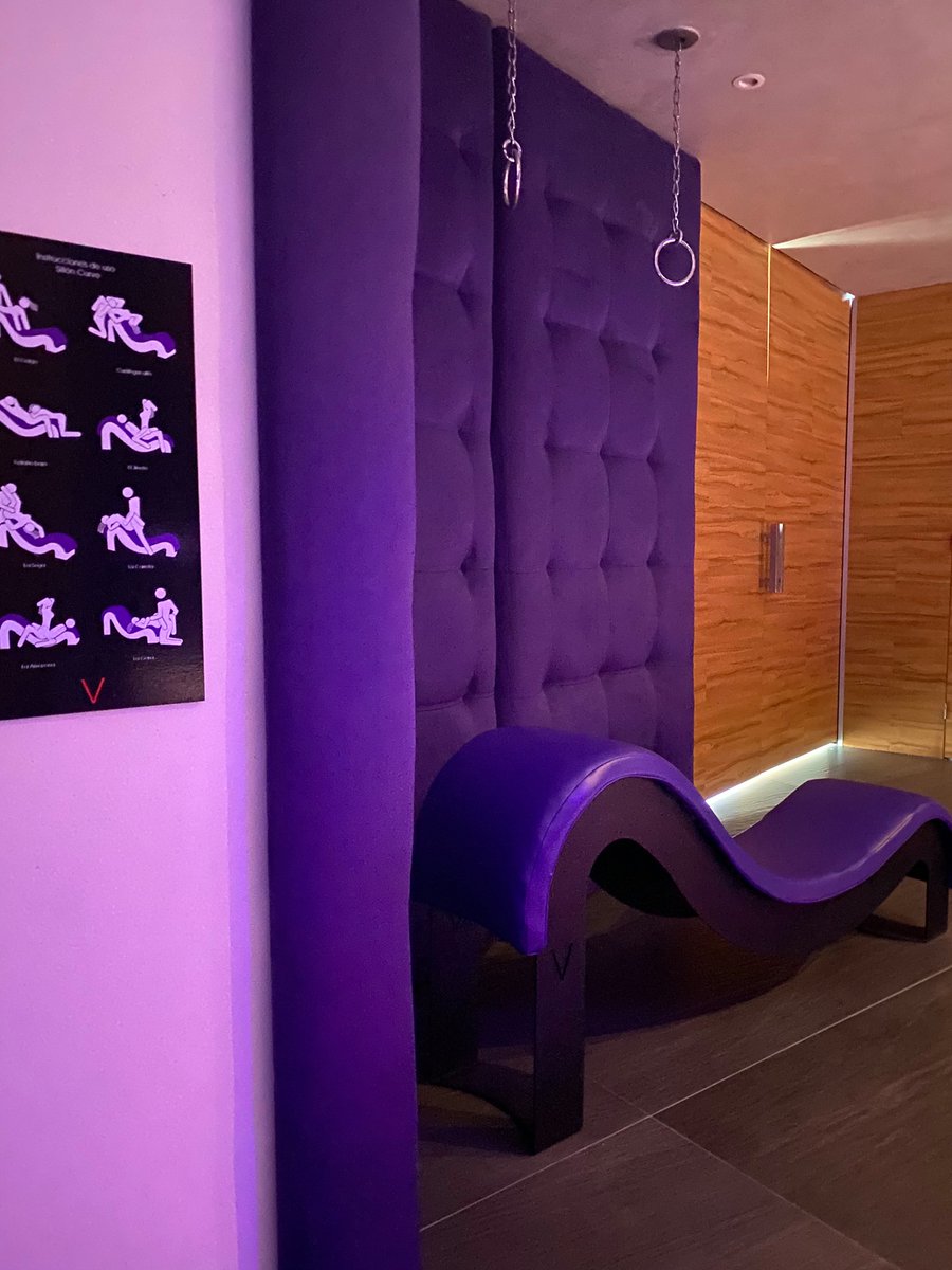 vboutiquehotels's tweet photo. La vida es muy corta para tener sexo común 😏 #SillonCurve https://t.co/MhhYfQ0UVm