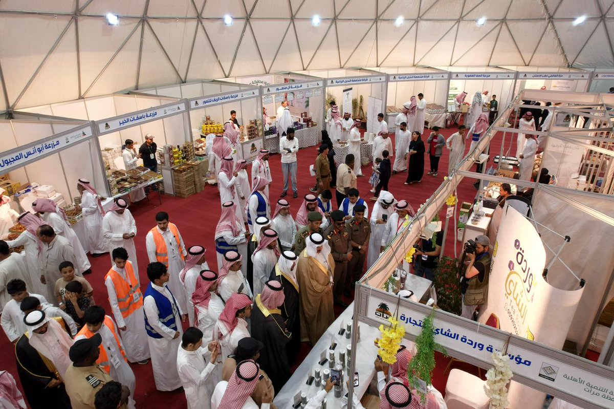 MaratTanmiyah's tweet photo. #مهرجان_مرات_للتمور3
رقم قياسي يحققه مهرجان محافظة مرات عن المهرجانات السابقة بتجاوز عدد الزوار
 80.000 ثمانون ألف زائر
وبلغ زوار القبة البانورامية يوم الجمعة 17000 سبعة عشر ألف زائر فحياكم الله https://t.co/NUByoGH658