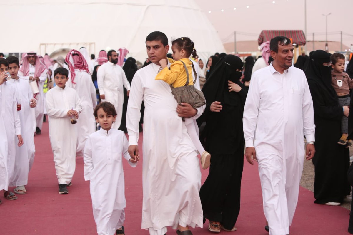 MaratTanmiyah's tweet photo. #مهرجان_مرات_للتمور3
رقم قياسي يحققه مهرجان محافظة مرات عن المهرجانات السابقة بتجاوز عدد الزوار
 80.000 ثمانون ألف زائر
وبلغ زوار القبة البانورامية يوم الجمعة 17000 سبعة عشر ألف زائر فحياكم الله https://t.co/NUByoGH658