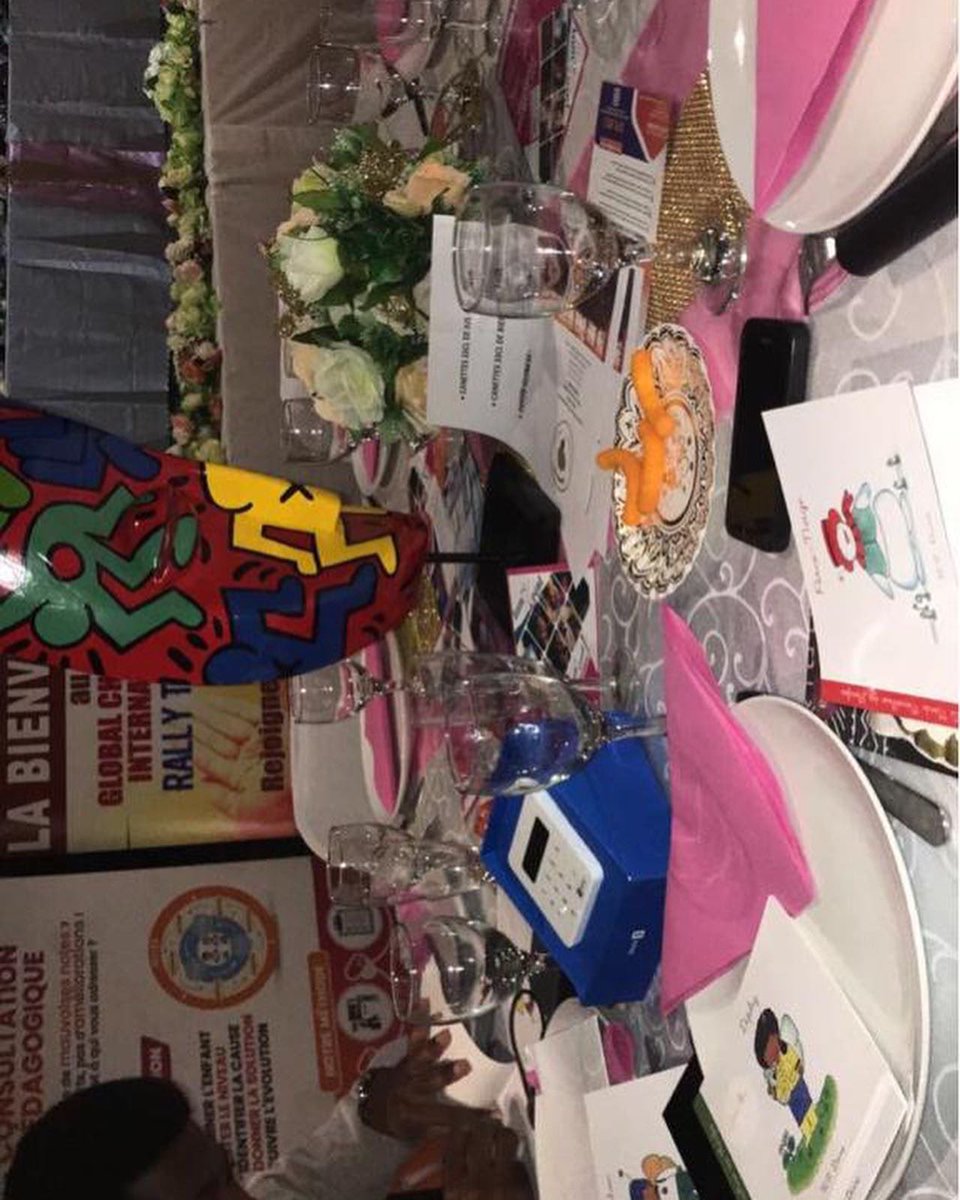 Merci Encore de cet échange si riche et plein de poésie dont notre société N'est assez pas empreint de cette dernière. Je vous reformule mes remerciements pour les dédicaces pour mes enfants et moi-même.