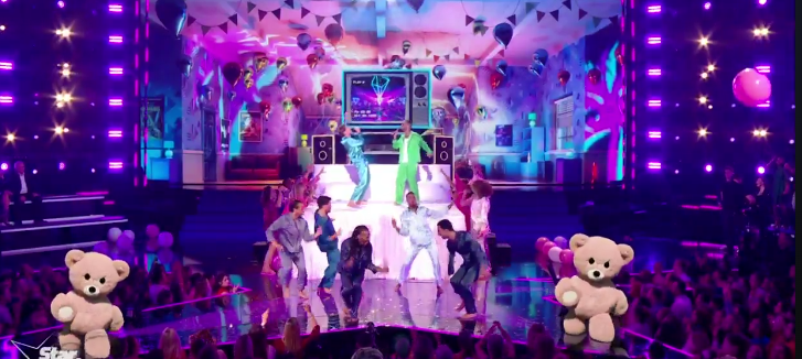 tesszzs's tweet photo. mais c'est trop iconic 😭
on est presque sur Disney Channel là
#StarAcademy #StarAcademyleLive https://t.co/JNqJ8s7pB3