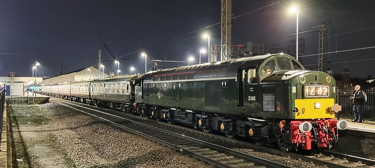 Class 40 D345 1Z42 1702 Newcastle to Burton-on-Trent @ Warrington this evening 👍 @FreightmasterUK #class40 #d345