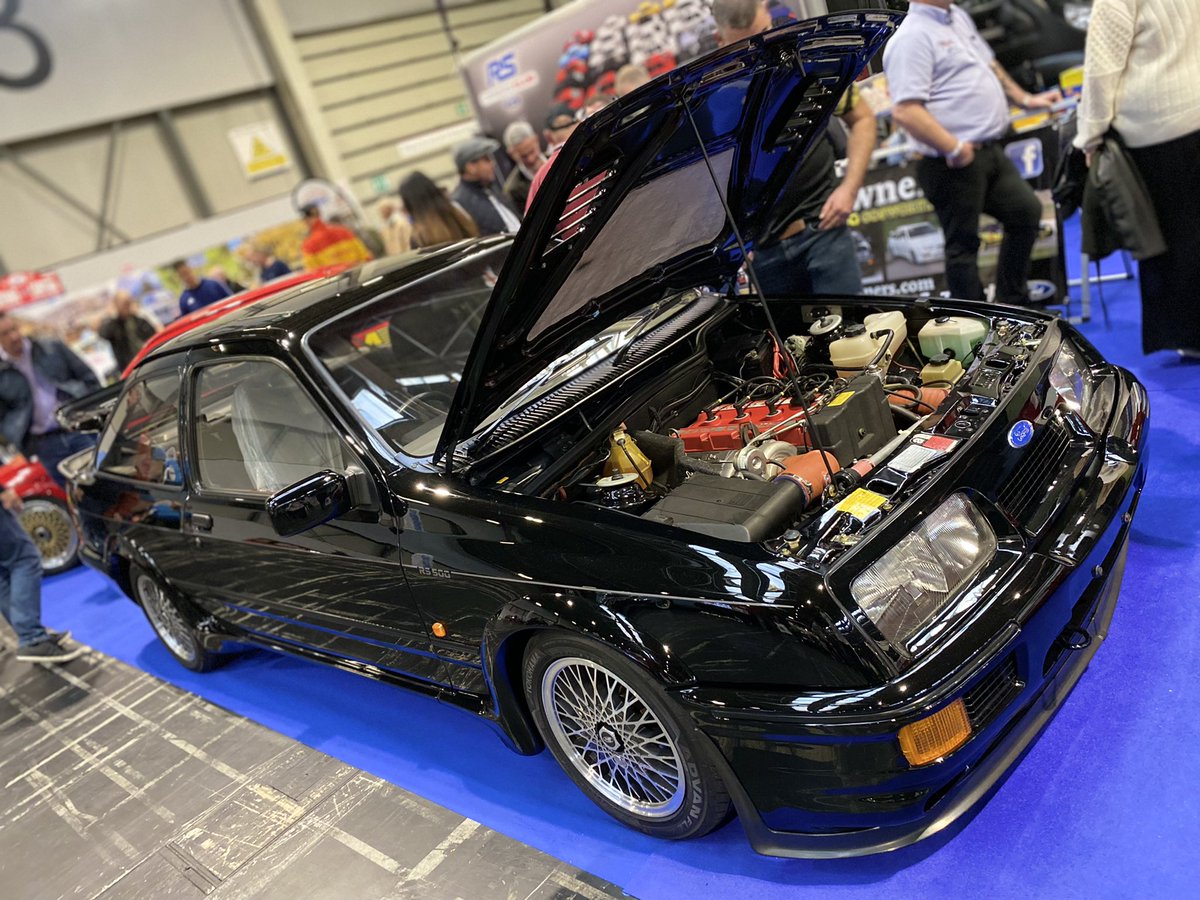 ButlersClassic's tweet photo. Some very shiny Classic Fast Fords @ClassicMotorNEC today what’s your favourite #RacingPuma #SierraRS500Cosworth #FiestaRSTurbo https://t.co/vz2dUBZ6hE