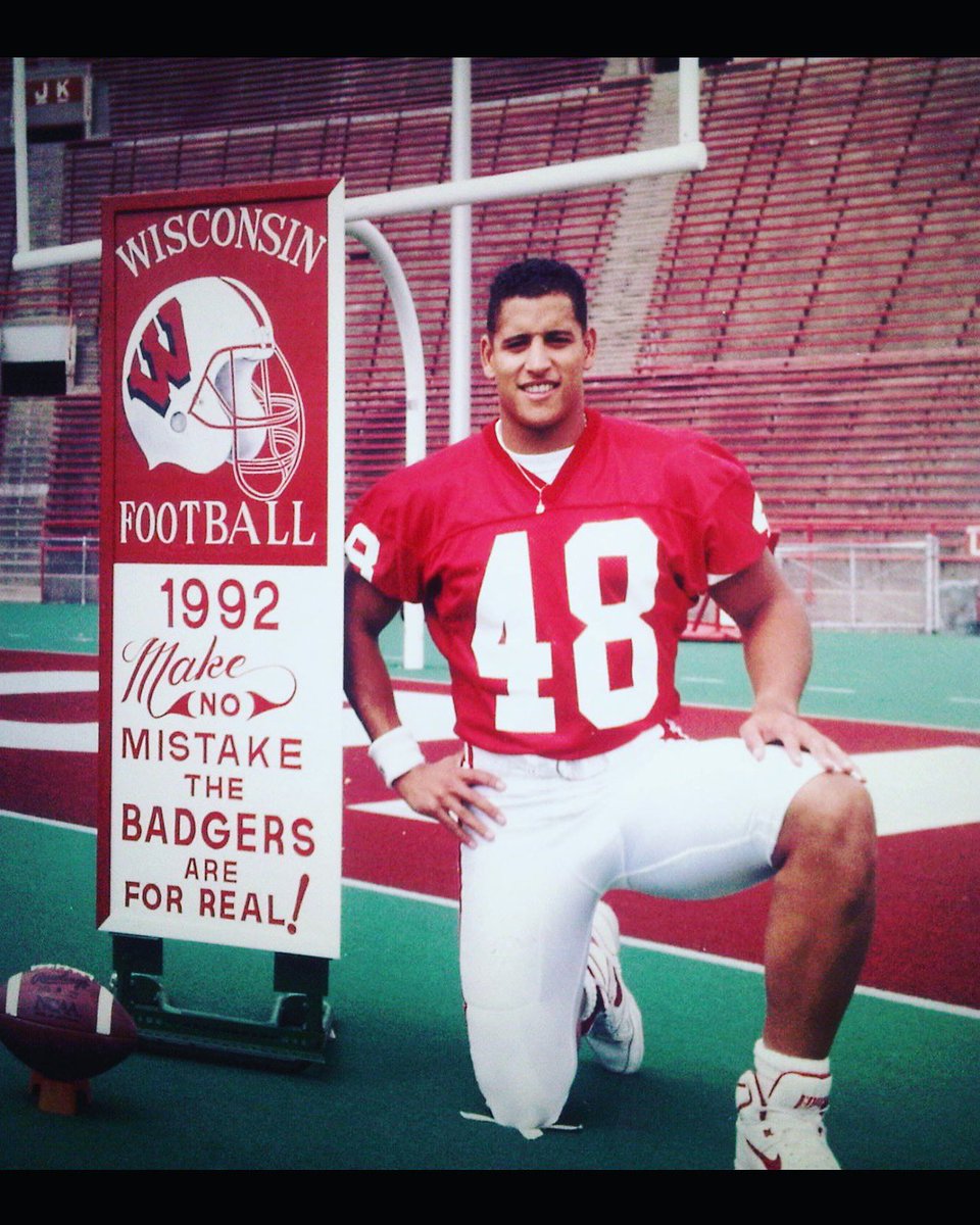 AaronNorvell's tweet photo. MY MAN @Theoldp DOING MY BADGER 🦡 GAME 😊👍👍🏽🏈 CHEER HARDER GET UM GOING BUD 😊 #Bagers #OnWisconsin #IJustCRUSHED Old @CoachJayNorvell played for hawks https://t.co/GOfdHqm4qQ