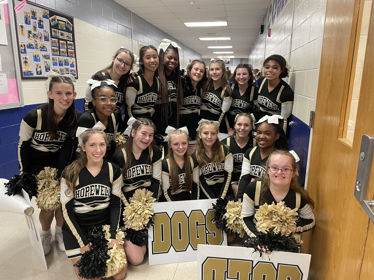 HVCentralHS's tweet photo. Congratulations to @HVBulldogsCheer on their outstanding performance at tonight’s CVC Cheer Competition! https://t.co/ZX4wMXKowx