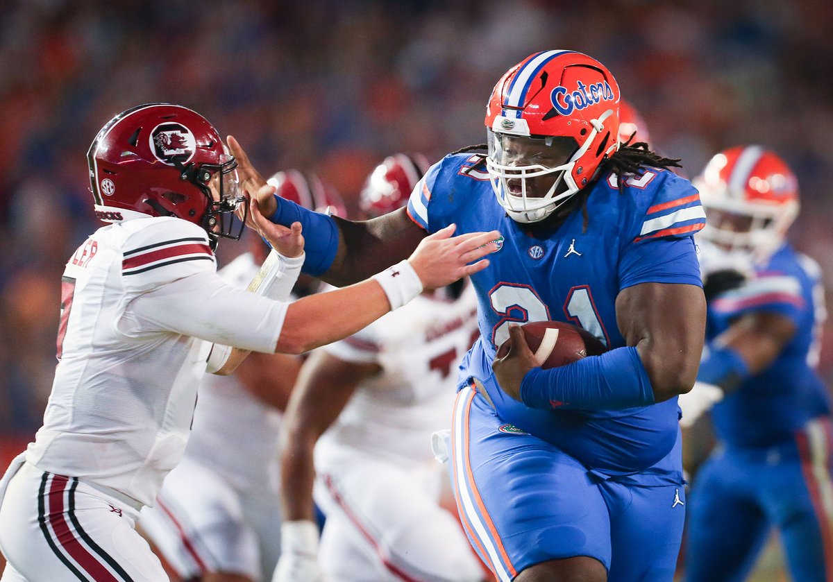stamey's tweet photo. Big men stiff arming tiny QBs. Big TD Runs. And a coach who finally walked where I wanted him to. #FaveFour from the @GatorsFB game. 📷 for @AP https://t.co/Cy25GcP0AJ