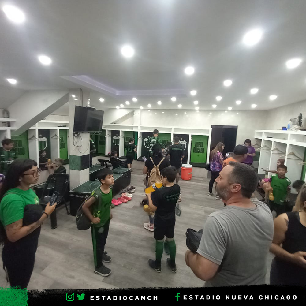 EstadioCANCH's tweet photo. 🤝 Hoy nos visitó el Club Defensores de Campana y recorrieron las instalaciones del Estadio Nueva Chicago.

¡Gracias por la visita!

#NuestraCasa 🏟 https://t.co/Zws2QpF05c