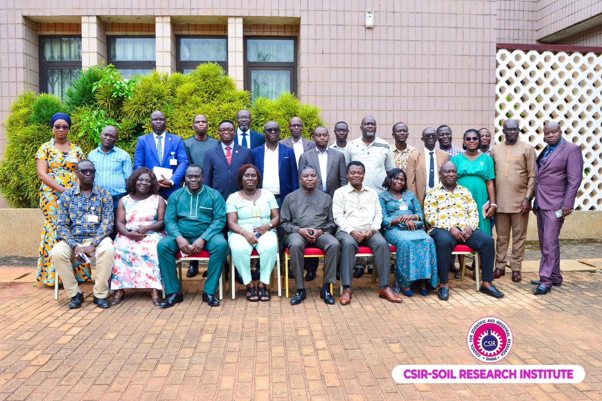 CSIRSRI's tweet photo. CSIR DIRECTOR-GENERAL HOLDS STAFF DURBAR WITH CSIR-SRI STAFF IN KUMASI AS PART OF 273RD DIRECTORS MANAGEMENT COMMITTEE MEETING (DMC 2022) https://t.co/dTH8W6ROy7