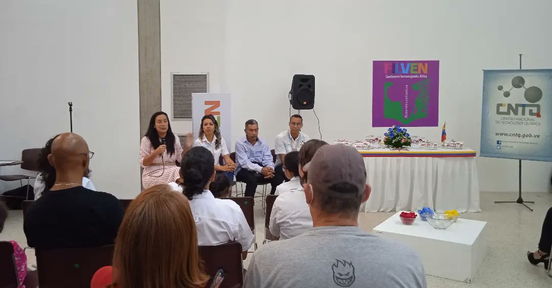 mhenriquezvzla's tweet photo. Con mucha alegría, en compañía de los trabajadores @CNTQ_Vzla y de @IpasmeOficial @MPPEDUCACION presentamos en la #FILVEN2022 el cuadernillo: Juguemos haciendo ciencia, dedicado a nuestros niños y niñas para motivarlos a estudiar estás áreas. 
#PromovamosLaLectura @NicolasMaduro https://t.co/KnD2RpkUjN