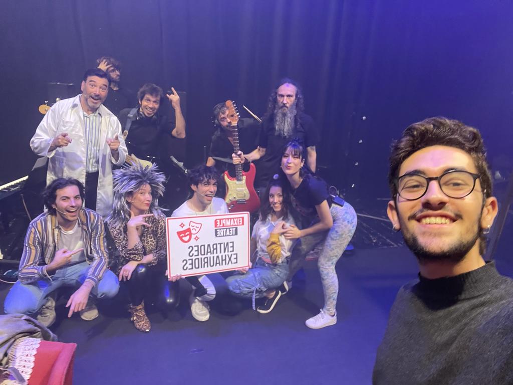 Entrades Exhaurides!!
Moltes gràcies!!
<a href="/eixampleteatre/">Eixample Teatre</a> 
Como una canción de los 80.