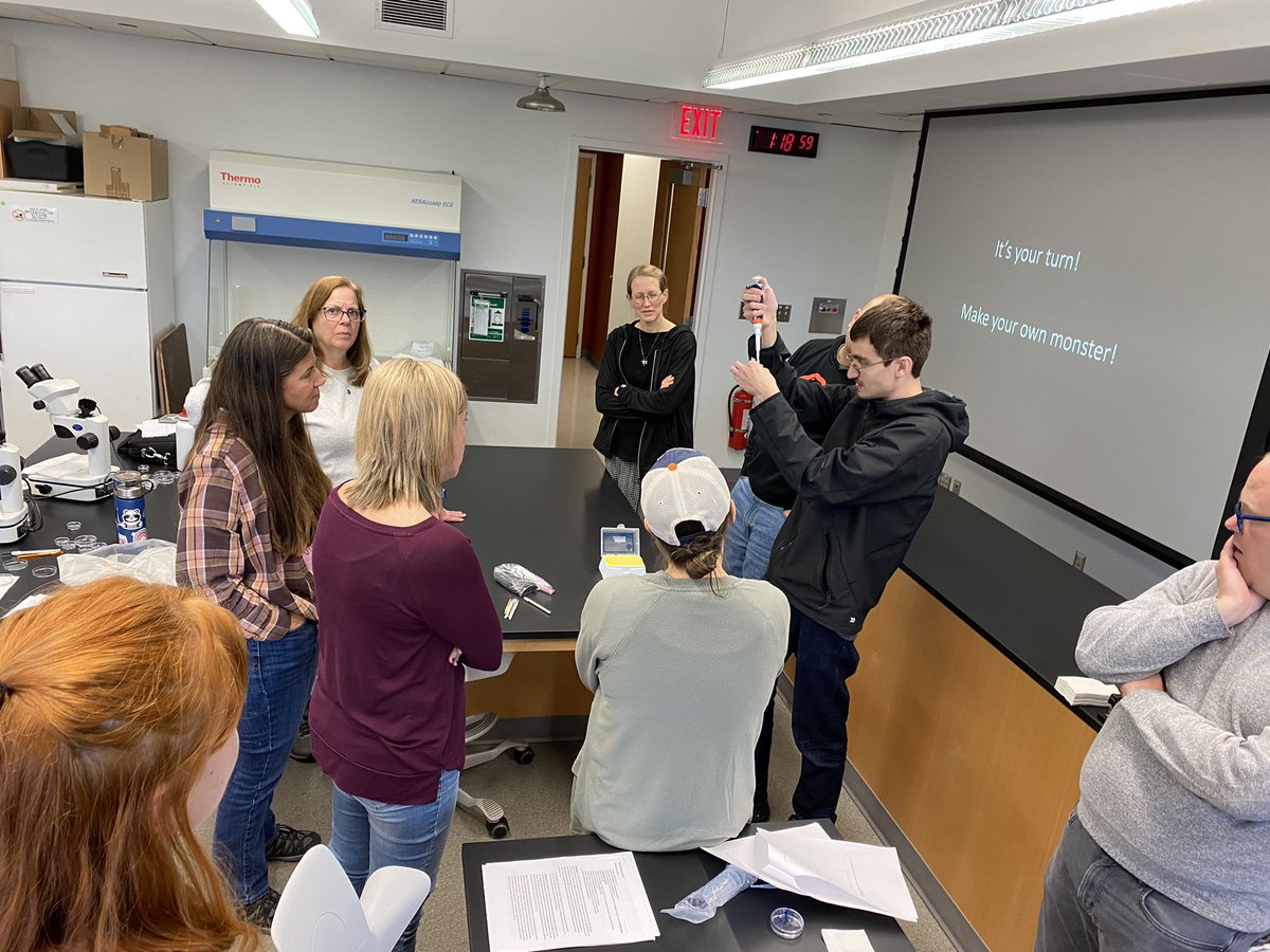 carrie_adler's tweet image. Fantastic Saturday spent with NY State Master Teachers at SUNY Cortland! Adler lab members Justin @KuangTse_wang @Isabelsscience taught these enthusiastic learners all about planarians. We capped the day off by prospecting for planarians in a local stream.