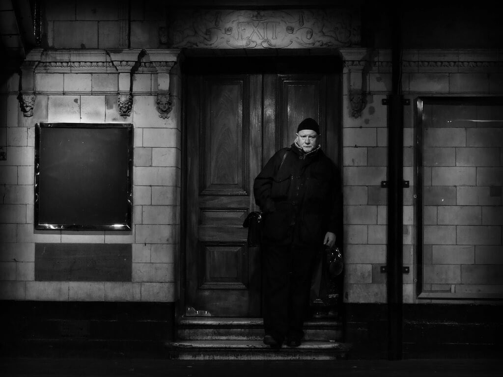 on the edge
of nothing
but shadows and 3 a.m.

milk truck
bottles rattle
brakes groan like dying cattle

nothing
but a pain I can’t forget
nothing
but a song of sad regret
I always said
I could be something yet ..

I was wrong

Neil G

#Noirvember #noirpoetry #noir 

pic: Ronya