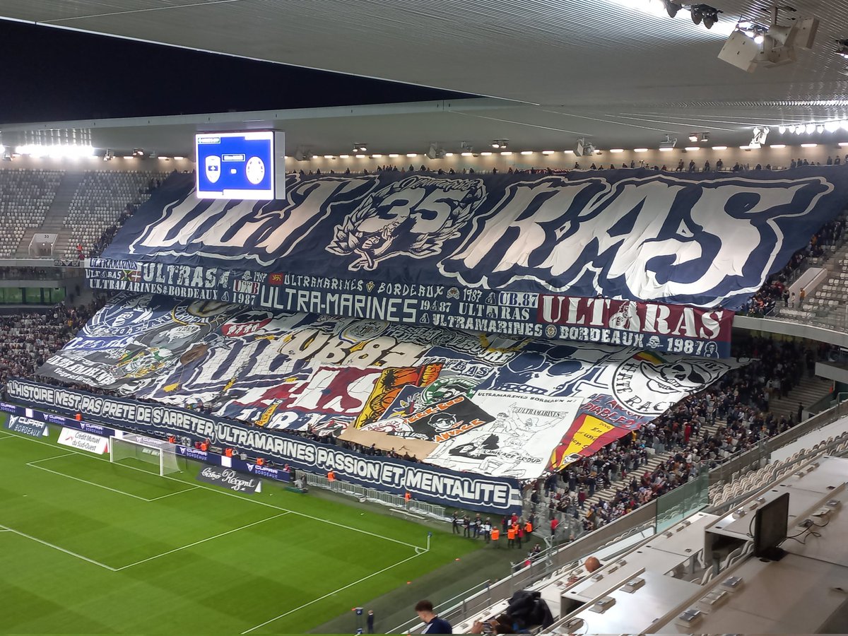 VinceRomain's tweet photo. 35 tirs pour les Girondins, 35 ans pour les Ultramarines : le feu d'artifice était plutôt dans le virage Sud https://t.co/ovdcFWpsEW