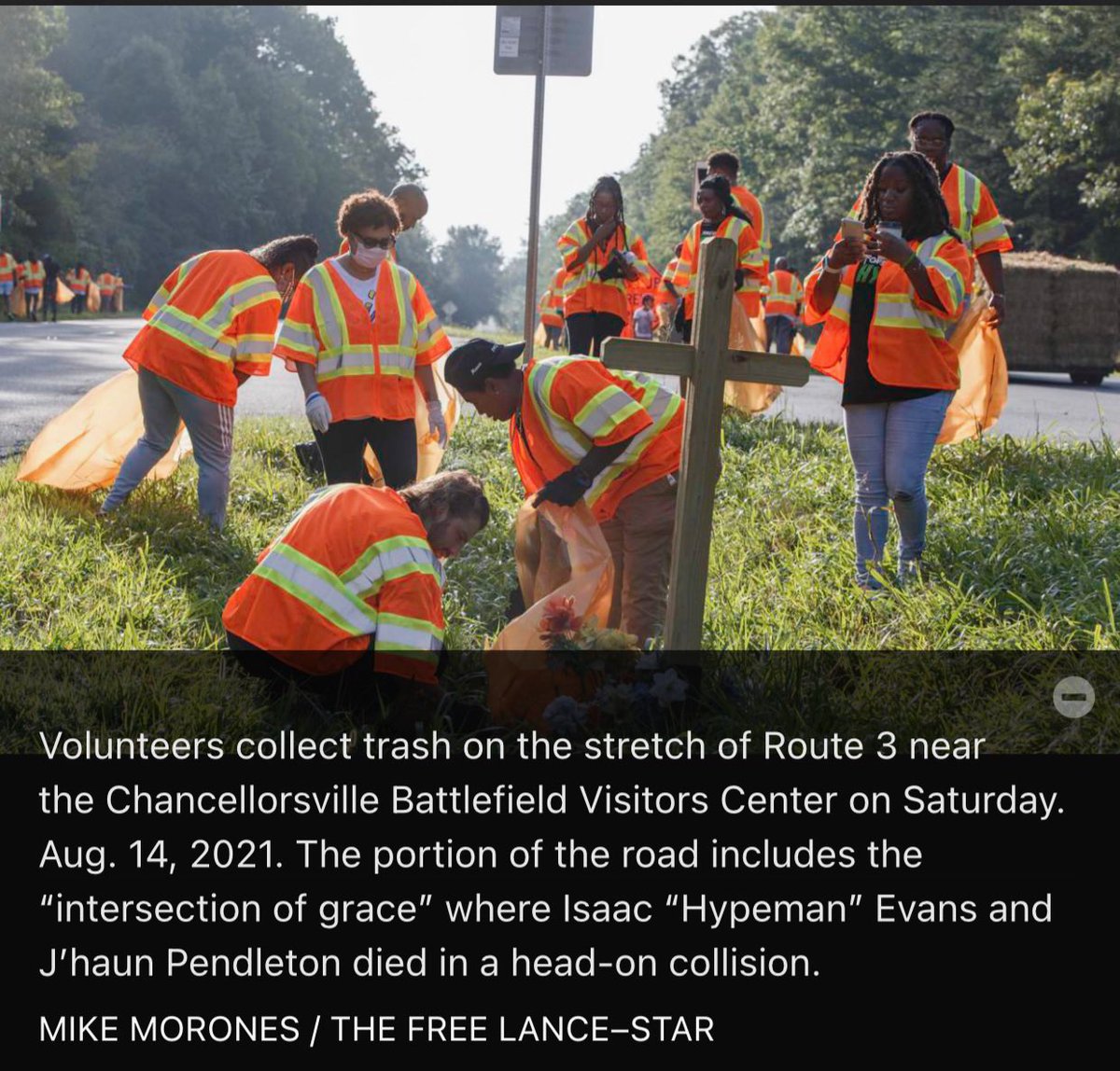 thmfoundation's tweet photo. The ✝️ was repaired and both families and a host of volunteers come together to clean up the highway, talk about the power of faith and forgiveness at the crash site that is known as the #IntersectionofGrace #thread (5 of 8) https://t.co/LxfLlqEPZb
