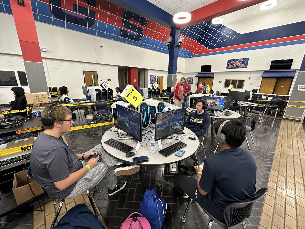 LStutler_Mavs's tweet image. KHS eSports had a great day at our first competition. We finished 12 out of 65. #GCISDRocketLeague22 thanks for the invite! Can’t wait for next year. @KHSIndianNation @MrsSimmonsKHS @MsMorrisKHS