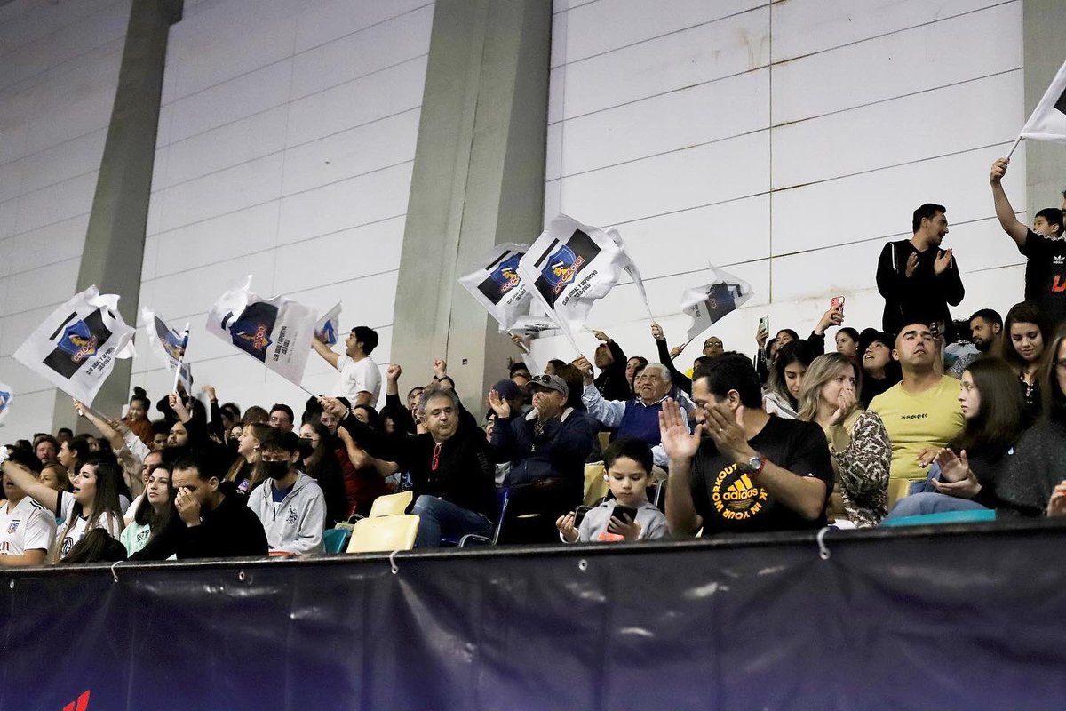 CSDColoColo's tweet photo. 🏐 #ColoColoVoley no pudo quedarse con la primera final de la Liga A1 y cae por 3 sets a 1 ante Boston College. Sin embargo, las opciones de ganar el título siguen intactas y todo se define mañana en el partido de vuelta. CON TOOD 🤟🏽

VAMOS LAS CACIQUE 🔥

#VamosLasAlbas https://t.co/unr4d6rFDm
