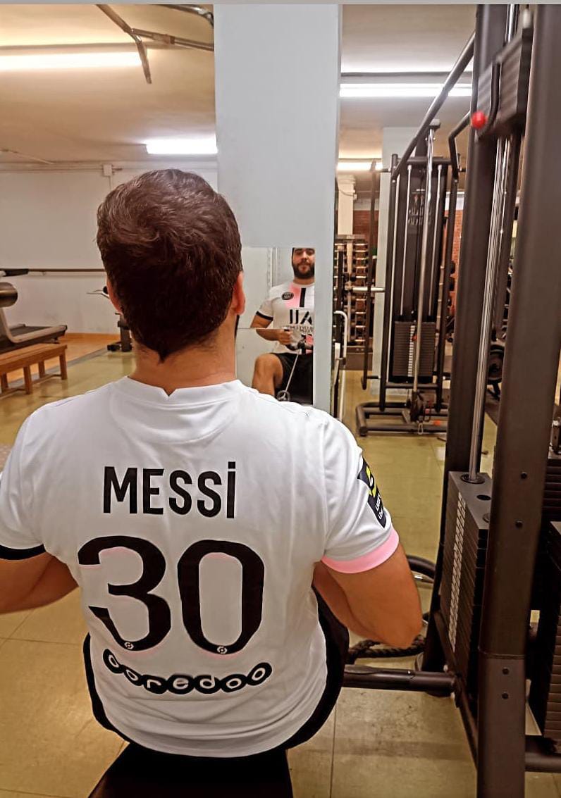 CSKAVermu's tweet photo. Ha tenido que poner su cuerpo al límite para llegar al nivel mínimo exigible de de este equipo de titanes. Y tras horas y horas de gimnasio, sauna y masajes orientales, lo ha conseguido. https://t.co/7DP0JJqclQ