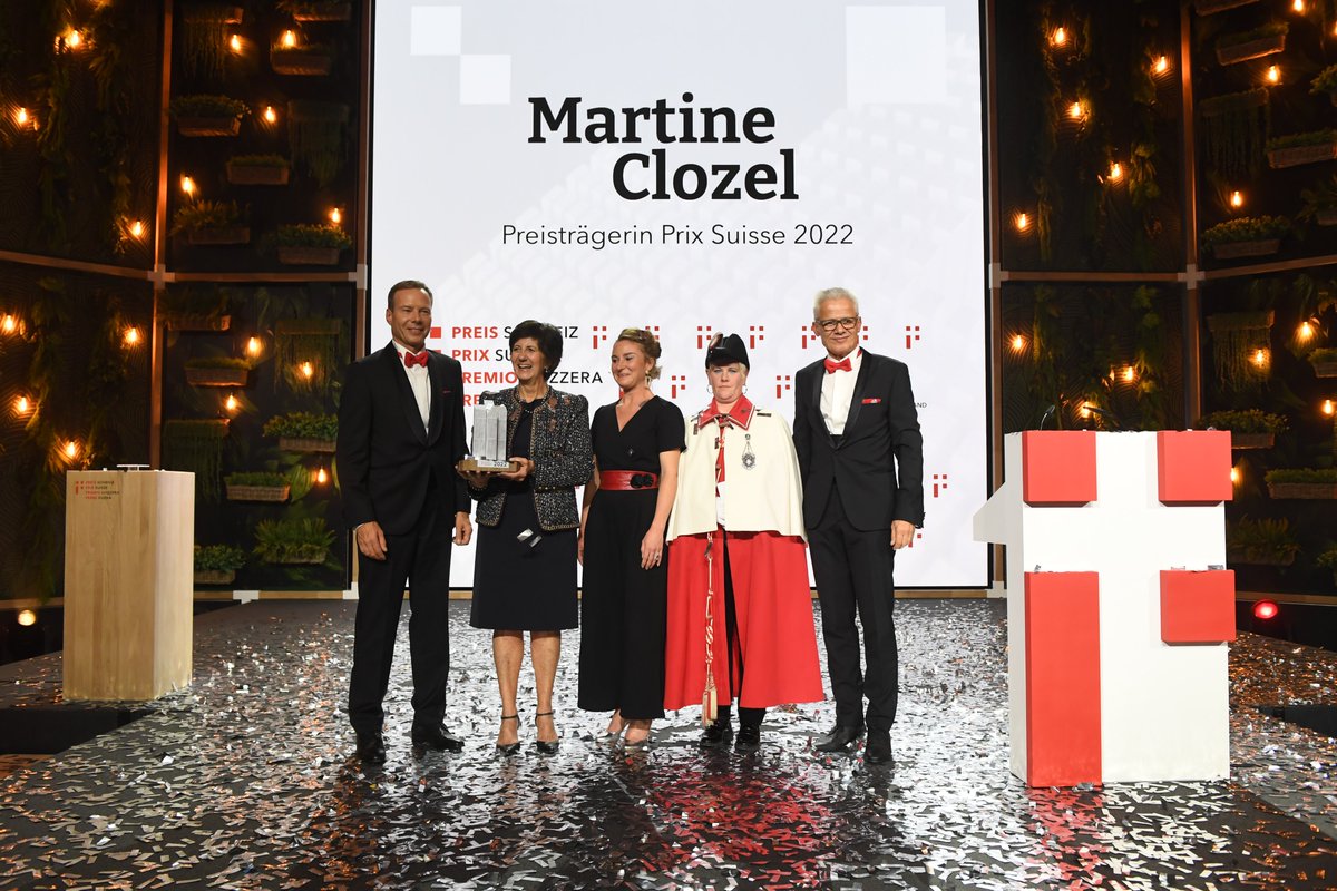 AND THE WINNER IS....
Die höchste nationale Auszeichnung der Schweiz - der Prix Suisse - geht in diesem Jahr an die Ärztin, Wissenschaftlerin und Unternehmerin Martine Clozel.  #prixsuisse

<a href="/tagesanzeiger/">Tages-Anzeiger</a>
<a href="/NZZ/">NZZ</a>
<a href="/Bundesrat_CH/">Landesregierung</a>
<a href="/sonntagszeitung/">SonntagsZeitung</a>