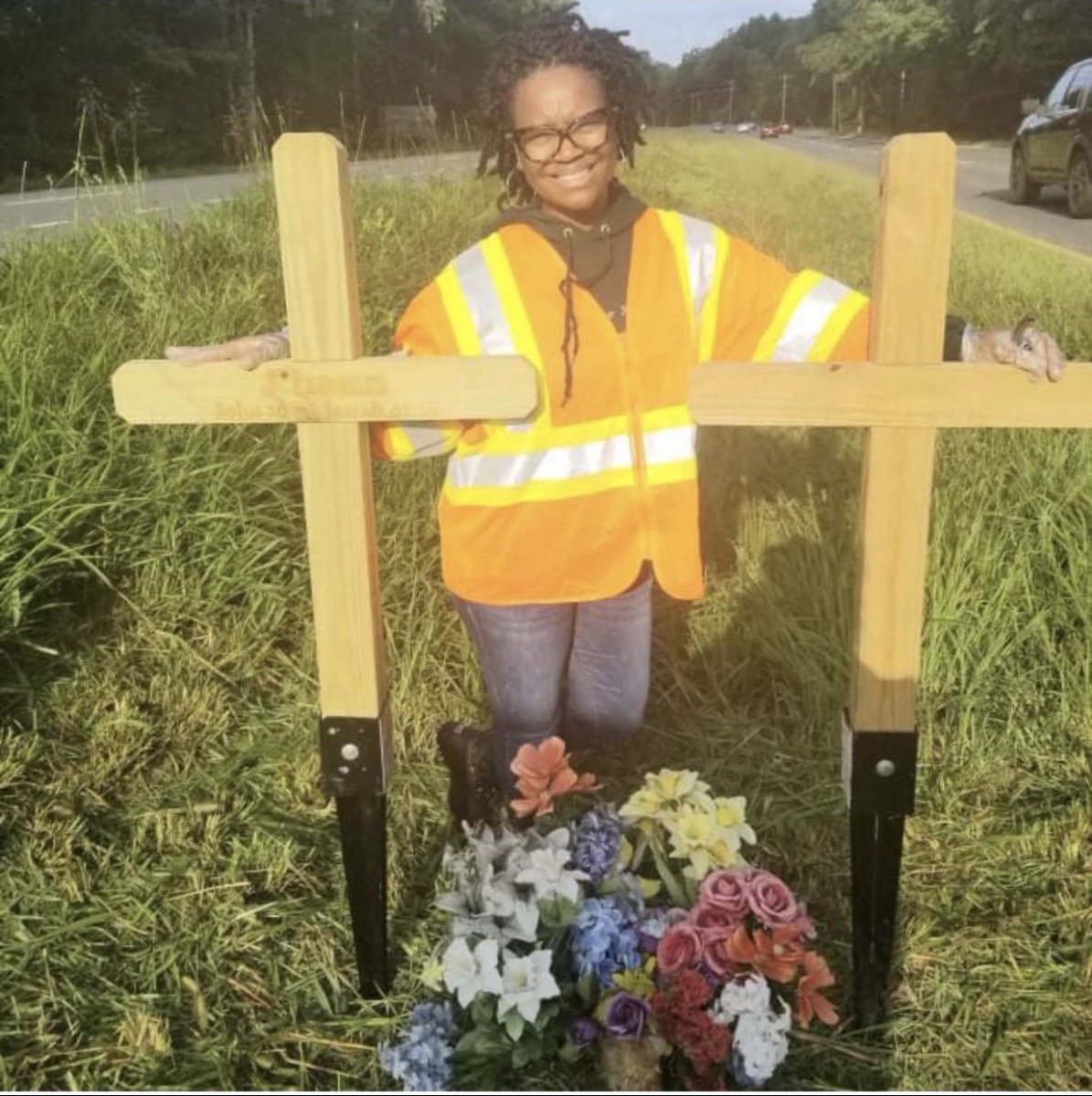 thmfoundation's tweet photo. On the 14th of each month, the mothers would meet for a meal or at the #IntersectionofGrace to clean the site and place updated flowers to celebrate the season or holiday. And it was time for the 2nd Gala and the week after they families received the 😔news #thread (6 of 8) https://t.co/t4ivDK57mR