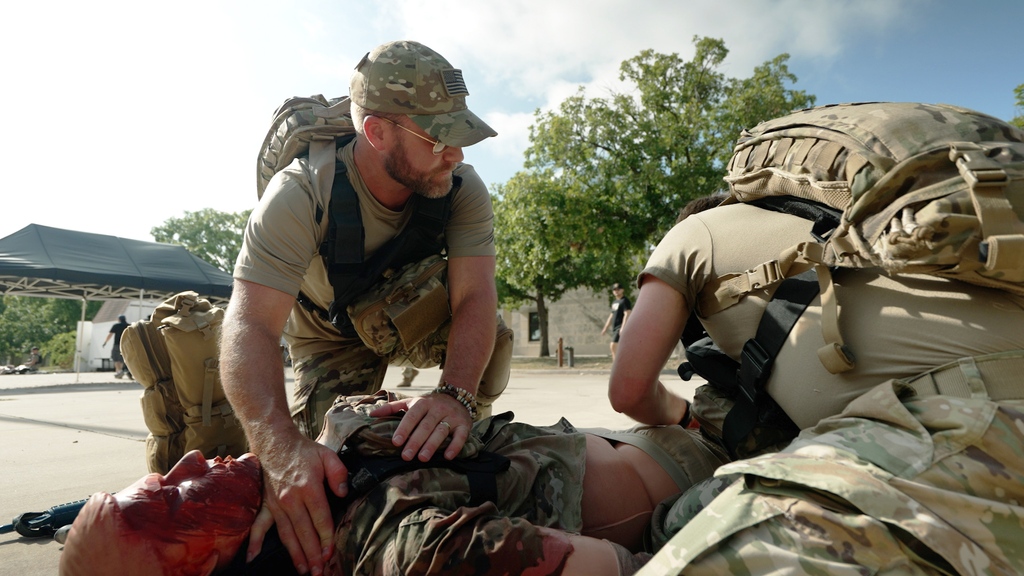 CircleAllAccess's tweet photo. This week on #InsideTheBase, @DrakeWhite administers emergency medical treatment and combat trauma care with U.S. Army Combat Medics at Fort Sam Houston. Watch tonight at 10:30/9:30c pm on Circle TV!
.
.
@USArmy @GoArmy @JBSA_Official https://t.co/882vt6egNh